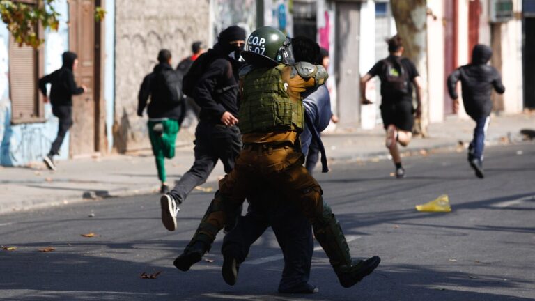 Hay 10 personas detenidas: Balance policial tras convocatorias por el Día del Trabajador en Santiago