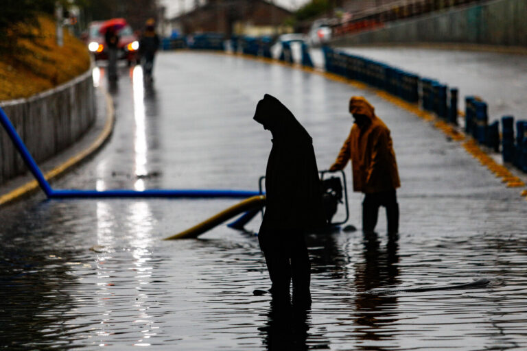 Senapred declara alerta temprana preventiva en la RM por intensas precipitaciones y riesgo de remociones de masa