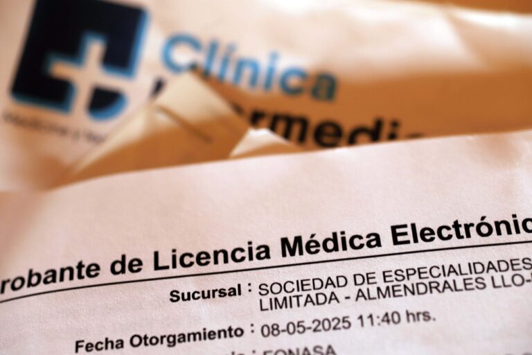 Contraloría detectó que funcionaria pública cursó un postgrado en el extranjero durante periodo de licencia médica