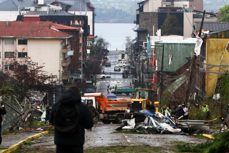 Experto advierte que tornados y otros eventos extremos serán más frecuentes en Chile debido al cambio climático