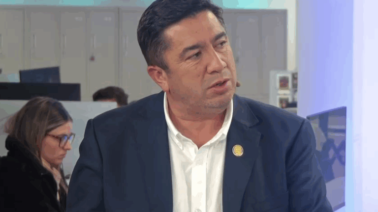 Alcalde de Talcahuano insiste en salida del subsecretario de Pesca y asegura que PacificBlu había hecho advertencias