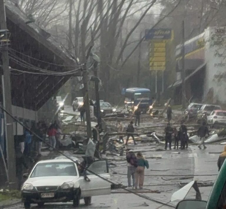 Reportan que tornado generó graves daños en Puerto Varas