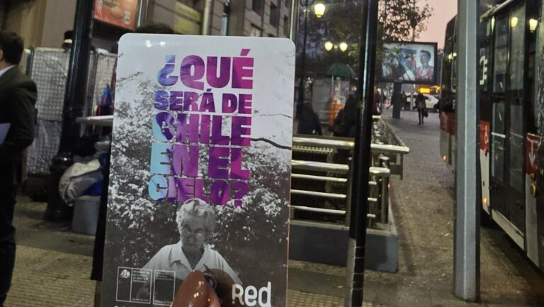 Metro de Santiago lanza nueva tarjeta bip! conmemorativa en honor a Gabriela Mistral