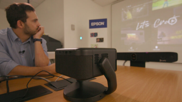 Proyectores EpiqVision Mini EF21 y EF22 de Epson: Potencia audiovisual y streaming integrado en formato portátil