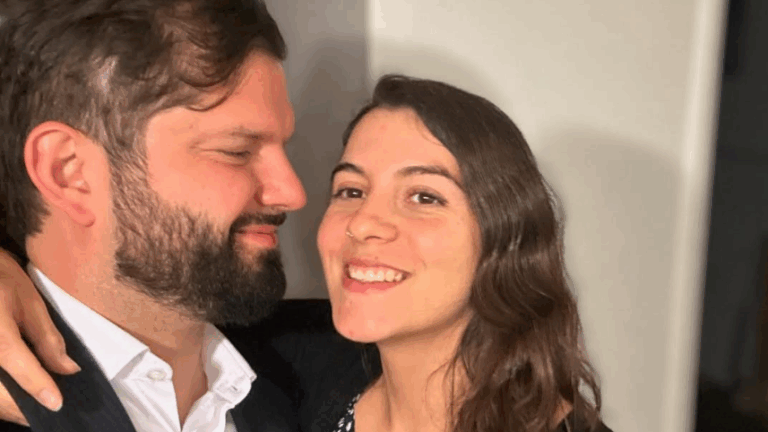 Nació Violeta, primera hija del Presidente Boric y Paula Carrasco