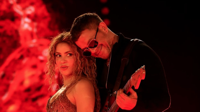 Así fue el emocionante reencuentro de Shakira y Alejandro Sanz en el debut de su gira en EE.UU.