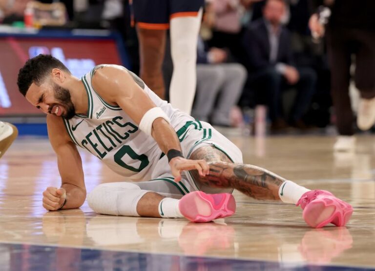 “Nos duele verlo caer”: La lesión de Tatum golpea el ánimo de los Celtics en un momento crítico de los playoffs de la NBA