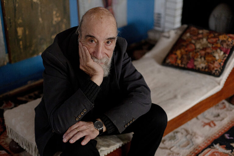 Raúl Zurita y la inteligencia artificial: “Si pudiera construir los mejores poemas del mundo, me encantaría leerlos”