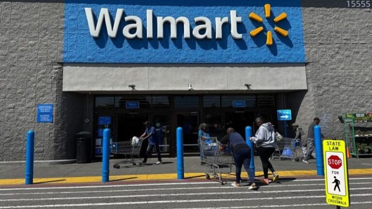 Donald Trump le dice a Walmart que debería 