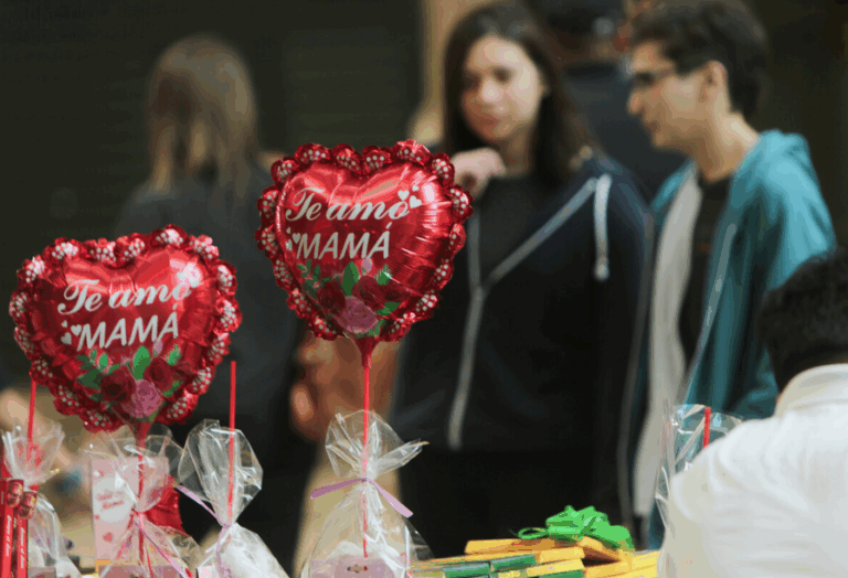 Día de la Madre 2025: Actividades culturales y panoramas en Santiago para celebrar en familia
