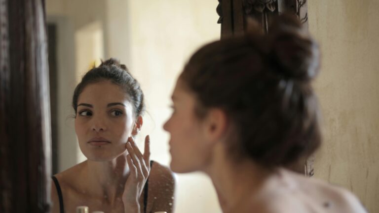 Heladas y piel sensible: ¿Cómo afecta el frío a la rosácea y cómo prevenirlo?