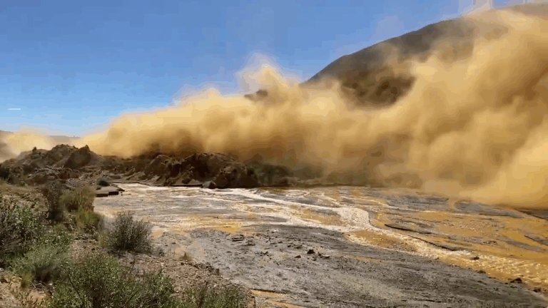 Fuerte temblor en Argentina provocó deslizamientos de tierra y caída de rocas en La Rioja