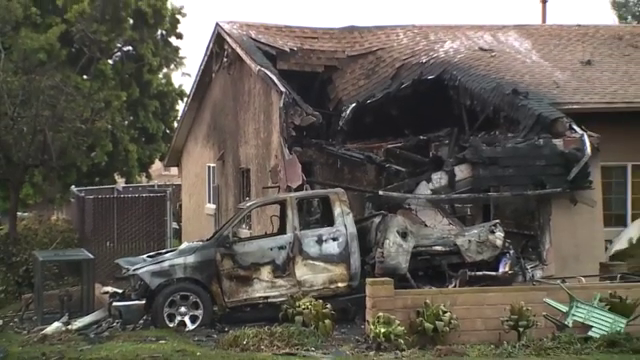 Estados Unidos: Avioneta se estrella en barrio de San Diego y provoca incendio en al menos 15 casas