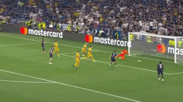 Un error insólito y el PSG toma ventaja: Hakimi abre el marcador en la final de la Champions