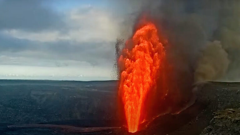 Video: Kīlauea entró en erupción con columnas de lava de 300 metros en Hawái