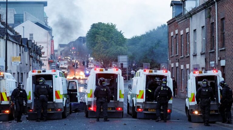 Caso de abuso sexual desata ola de protestas y ataques racistas en Irlanda del Norte