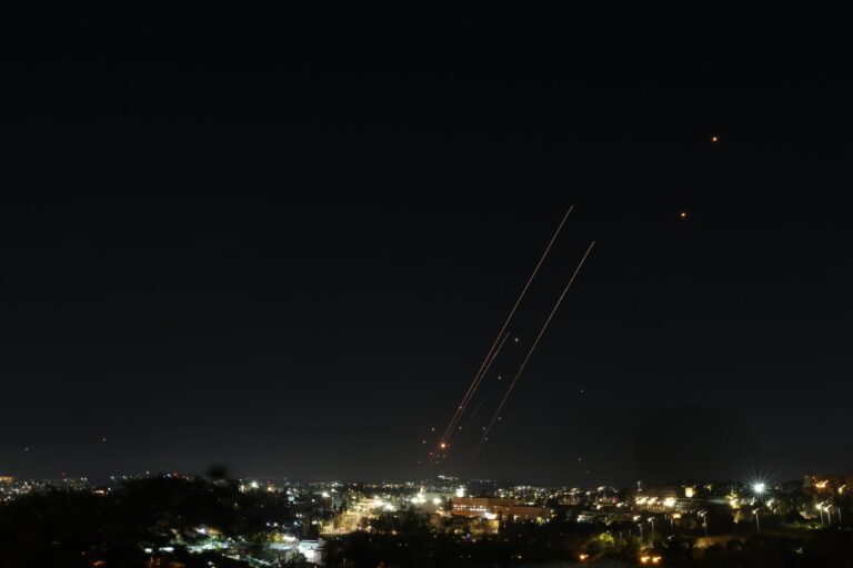 Irán lanzó cerca de un centenar de misiles a Israel: Otros países cooperaron en defensa israelí