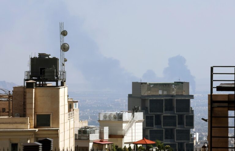 Irán sufre apagón casi total de internet en medio de escalada bélica con Israel