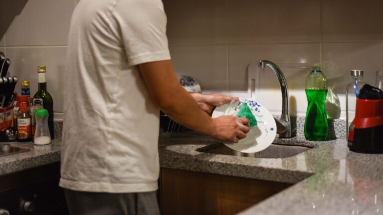 Nueva norma permitirá reutilizar aguas grises en construcciones nuevas: Así funcionará