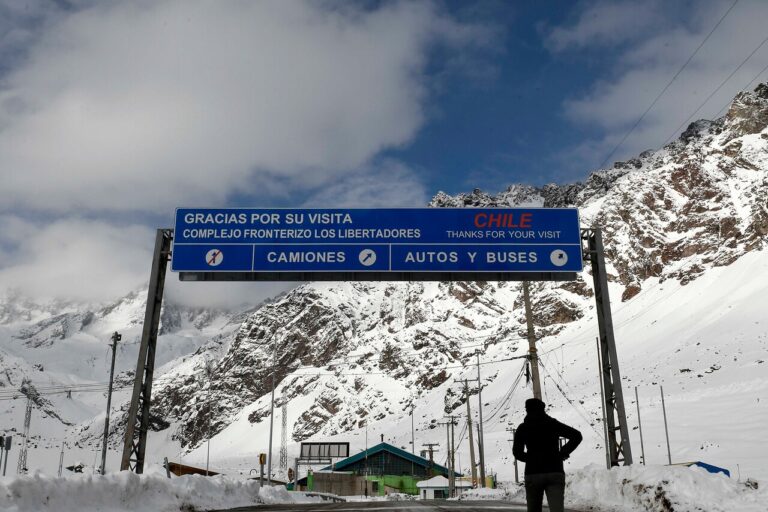 Paso Los Libertadores será cerrado a partir de este miércoles debido a sistema frontal