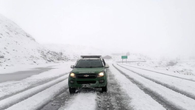 Paso fronterizo Los Libertadores cerrado por pronóstico de nevadas en la cordillera