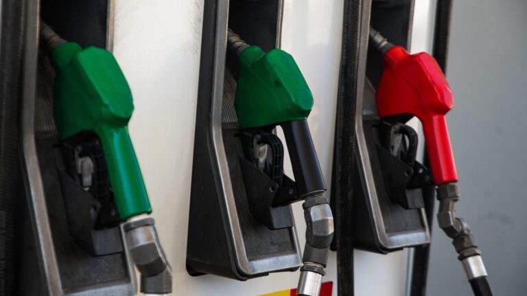 ¿Bajaron las bencinas? Revisa los precios para esta primera semana de junio