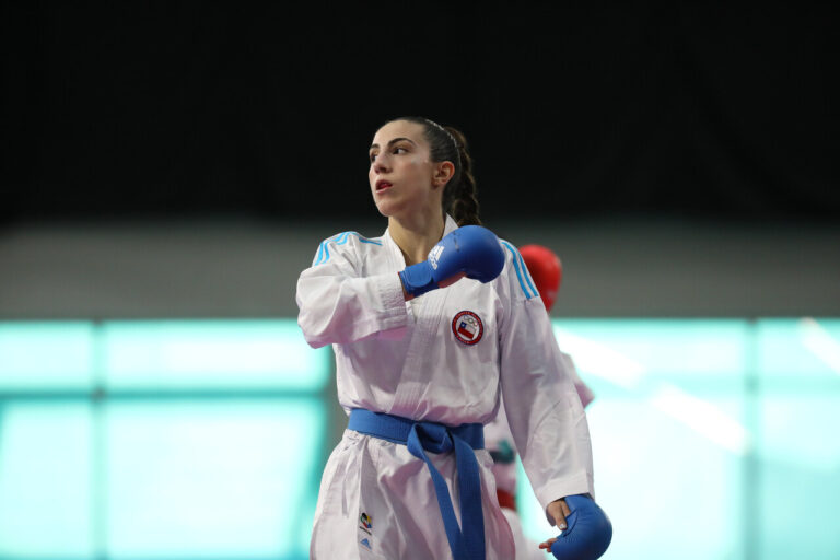 Sigue sumando oros: Valentina Toro se consagra campeona en la Premier League de karate