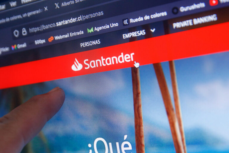 Sernac inicia procedimiento con el Banco Santander por vulneración de datos personales durante ciberataque del 2024