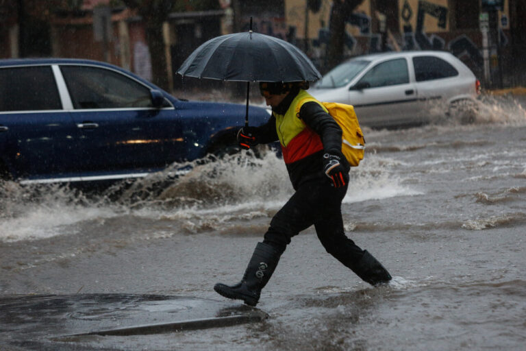 Alerta en la zona centro-sur por sistema frontal: Gobierno activa plan ante llegada de lluvias, fuertes vientos y nevadas