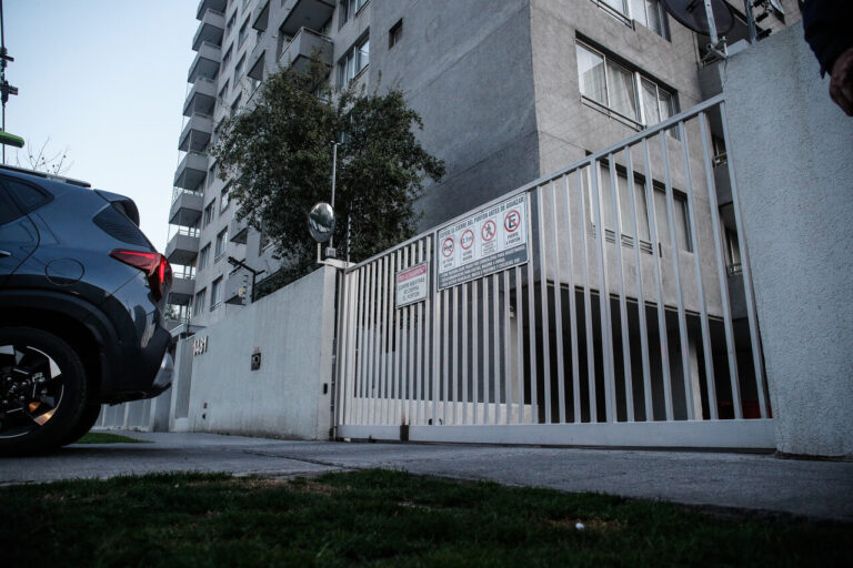 Menor de 16 años murió tras caída desde edificio en San Miguel: PDI trabaja bajo la hipótesis de suicidio