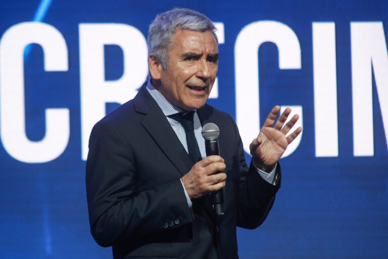 El análisis sin filtro de Carlos Peña sobre los candidatos presidenciales: qué dijo de Matthei, Kast, Kaiser, Tohá, Jara, Winter y Mulet