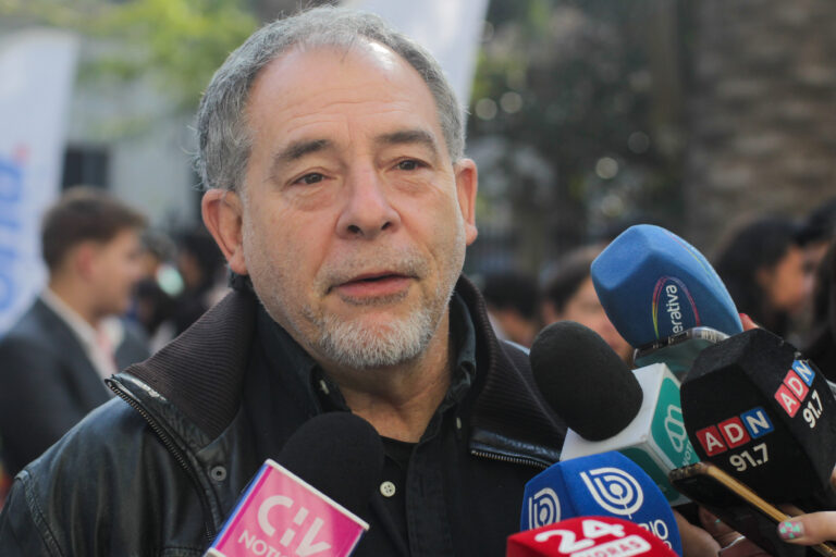 Girardi critica discurso “demasiado sofisticado” de Tohá y llama a hacerlo “más directo y emocional”