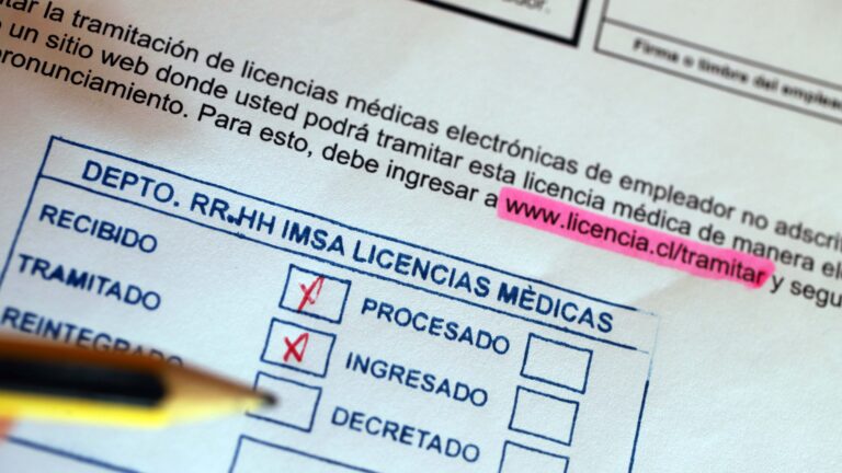 Escandaloso: Compin detecta que 1.470 médicos emitieron más de 30 mil licencias pese a estar con reposo por salud