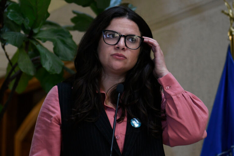 UDI arremete contra ministra Orellana por críticas a Matthei: “Guachita, no se meta en peleas de grandes”