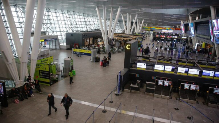 Hombre fue detenido tras ingresar a zona restringida del Aeropuerto de Santiago