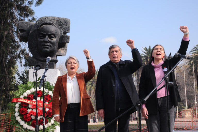 Carmona abre la puerta a eventual renuncia de Jara al PC: “La condición comunista se pone a disposición de una causa mayor”