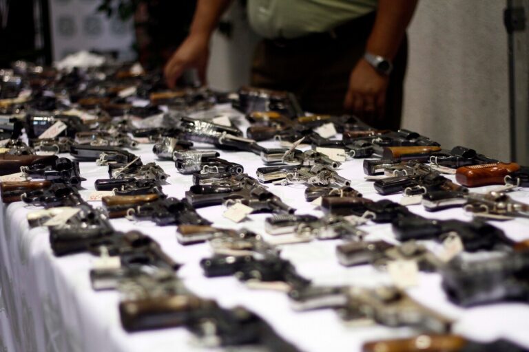 Contraloría detecta graves fallas en control de armas inscritas por Carabineros: 67 casos no fueron reportados