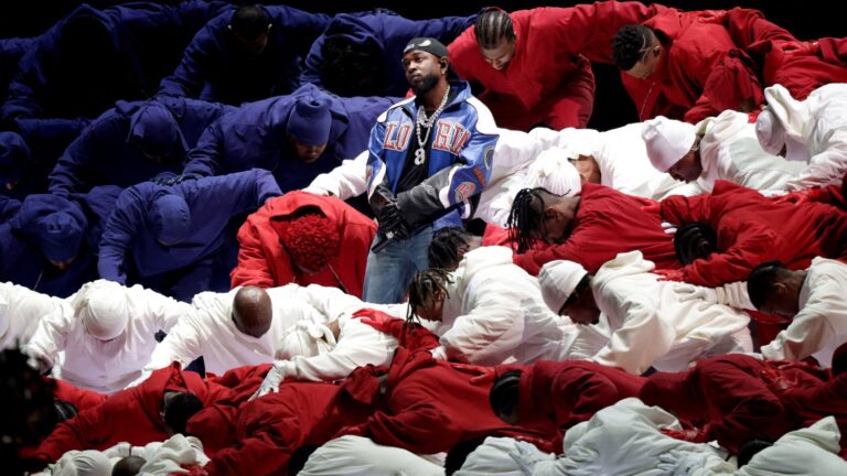 Arrestan a bailarín de Kendrick Lamar por protesta con bandera palestina en el Super Bowl 2025