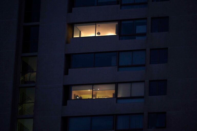 Prepararse para lo inesperado: Cómo enfrentar cortes de luz en el hogar de forma segura