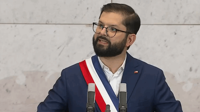 Chile tendrá primer cable de fibra óptica en el Pacífico sur tras acuerdo con Google, anuncia Boric