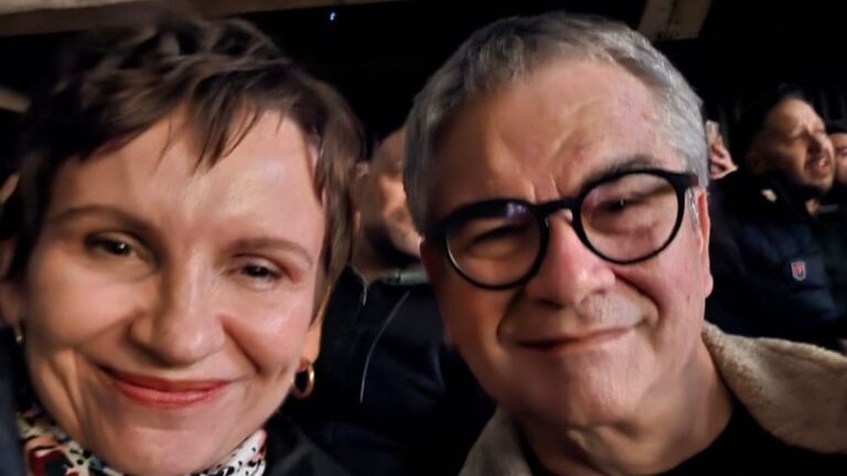 Carolina Tohá fue con Mario Marcel a ver a Los Tres antes de las primarias: 