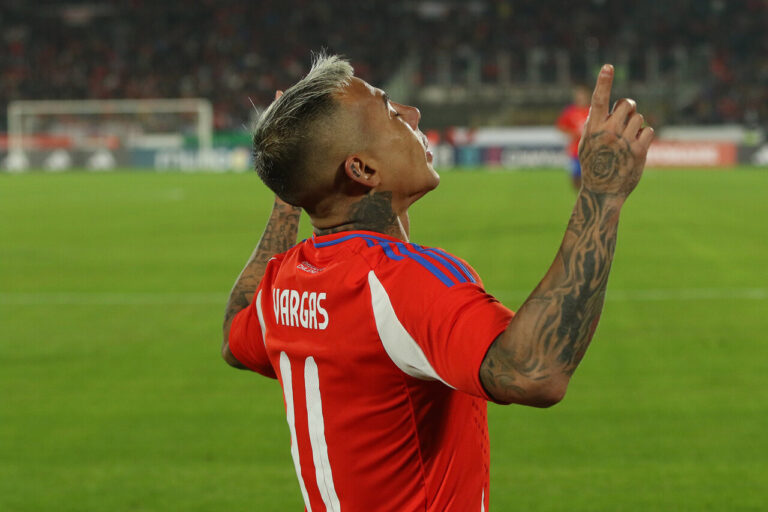 Eduardo Vargas se acerca a la U tras inminente salida de Nacional: Azul Azul ya definió los tres refuerzos prioritarios