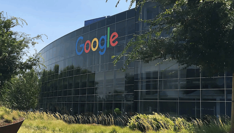 Así es el acuerdo que Chile y Google sellaron para conectar Sudamérica y Oceanía con cable de fibra óptica de 14.000 km