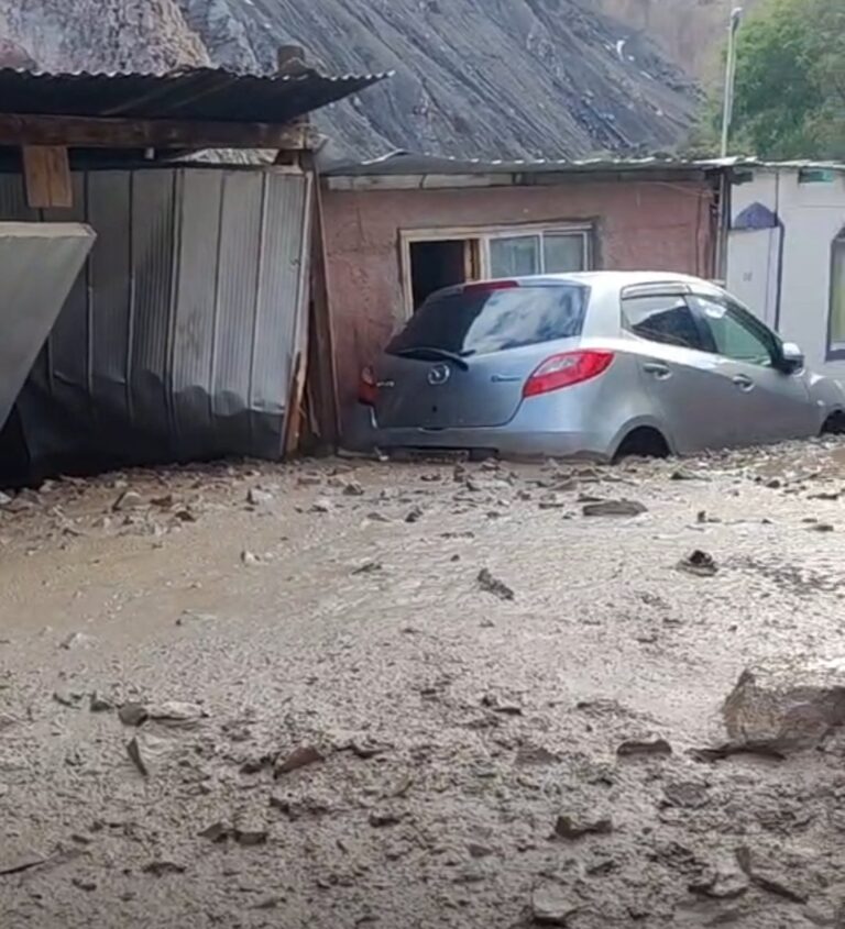 Lluvias en la zona norte: Aluvión causa graves daños en Huatacondo