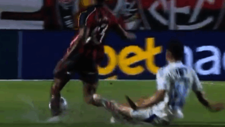 Fractura y rotura de ligamentos: La durísima lesión de Jamerson que conmociona al fútbol brasileño