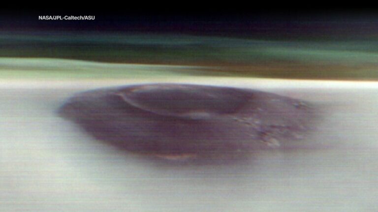 La extraña e imponente forma captada por la Nasa en Marte