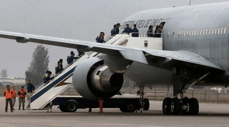Chile refuerza control migratorio: 86 extranjeros son expulsados en nuevo vuelo chárter hacia Colombia y Bolivia