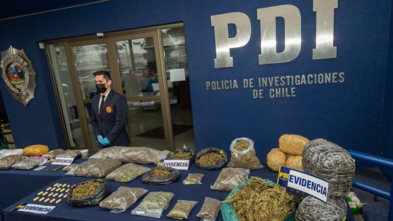 Detienen a cinco funcionarios del Servicio de Salud en Chillán por vender droga que era incautada en operativos