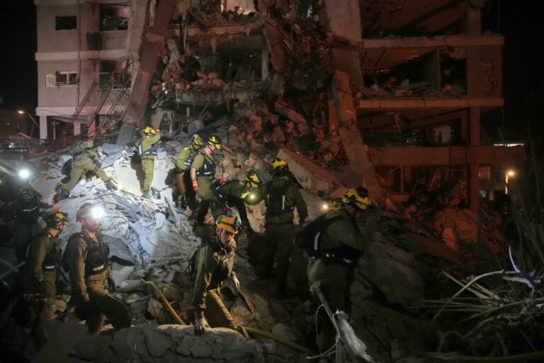 Tercer día de ataques cruzados entre Israel e Irán suma al menos 90 muertos, con alcance en zonas civiles y estratégicas