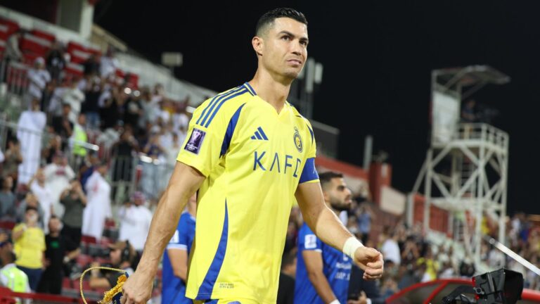 Cristiano Ronaldo firma renovación con el Al Nassr hasta 2027: 